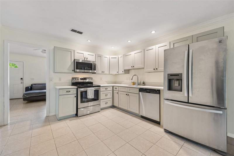 3 bedroom Single Family Residence at 2040 E Triangle Drive, Lake Brantley Isles 2nd Add, Longwood — photo 2