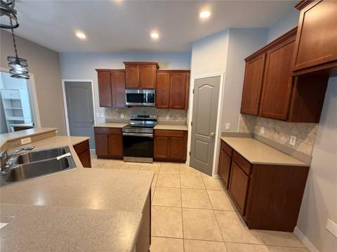 2260 Tradewinds Drive, Kissimmee FL - photo 8 of 32