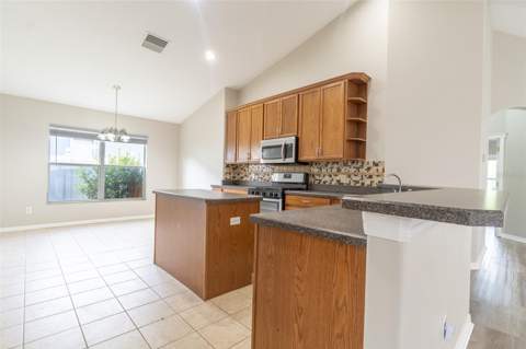 6806 Guilford Crest Drive, Apollo Beach FL - photo 6 of 6