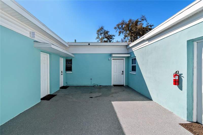 4 bedroom Single Family Residence at 804 13th Avenue, Royal Poinciana, St Petersburg — photo 2