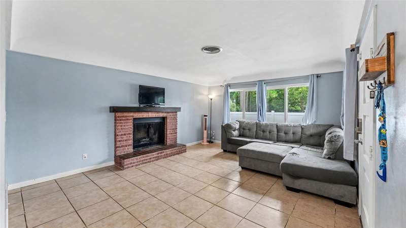 3 bedroom Single Family Residence at 1330 Auburn Street, Cloverdale Sub, Lakeland — photo 3