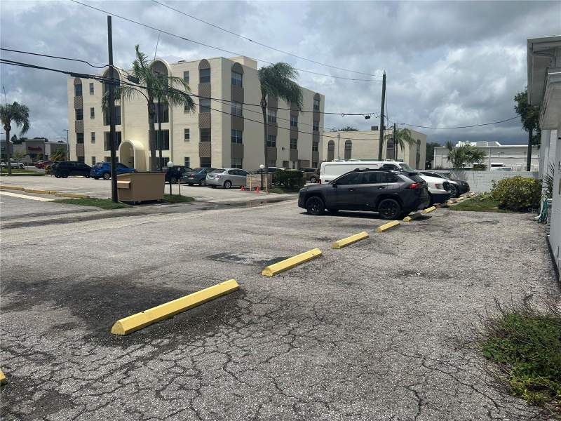 1 bedroom Condominium at 300 35th Avenue #F8, Dover Foxcroft Condo, St Petersburg — photo 3