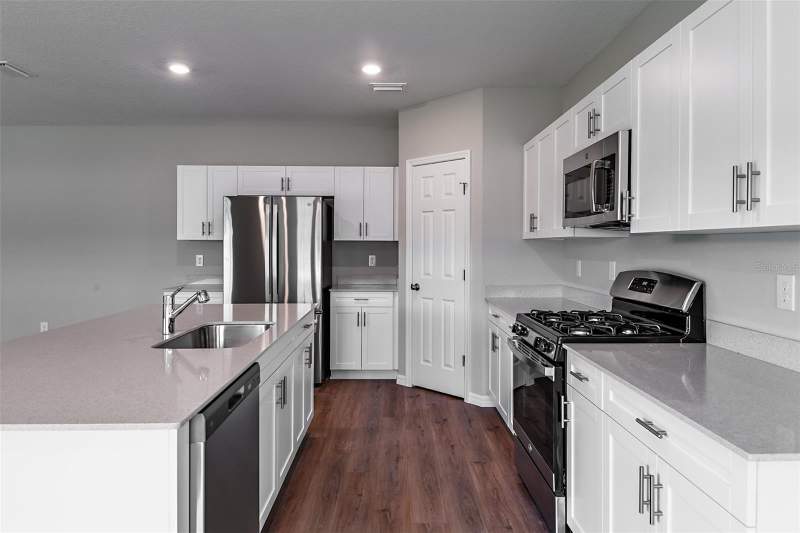 5 bedroom Single Family Residence at 33601 Noble Creek Place, Pasadena Woods, Dade City — photo 5