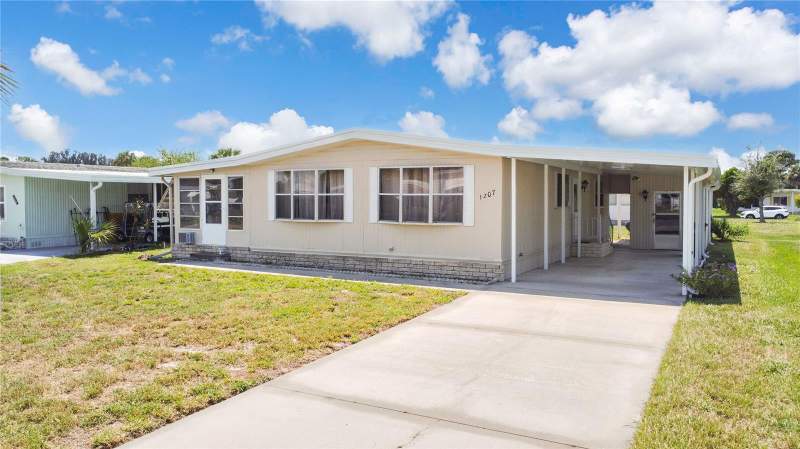1207 APACHE CIRCLE home for sale in Tavares Lake Frances Estates