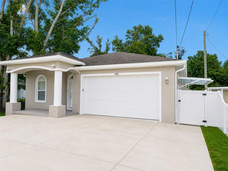 4 bedroom Single Family Residence at 4293 W Humphrey Street, Tampa, Tampa — photo 3