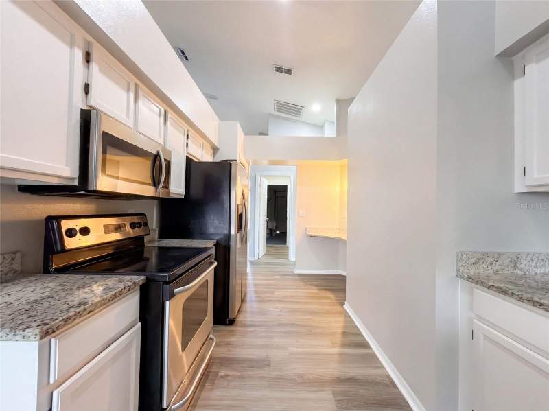 4 bedroom Single Family Residence at 9703 Glenpointe Drive, Riverglen Unit 1, Riverview — photo 2