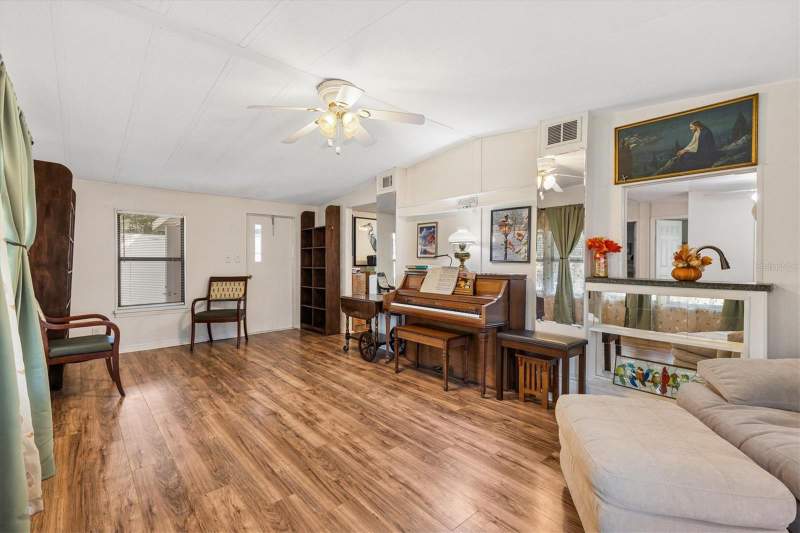 2 bedroom Manufactured Home at 1019 Ann Avenue, The Villages, The Villages — photo 4