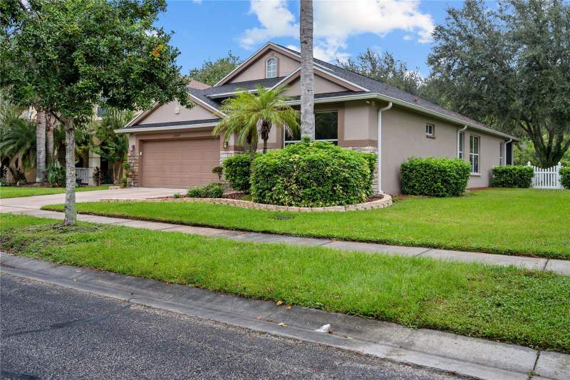 3 bedroom Single Family Residence at 27537 Edenfield Drive, Seven Oaks Prcl S-8B1, Wesley Chapel — photo 3