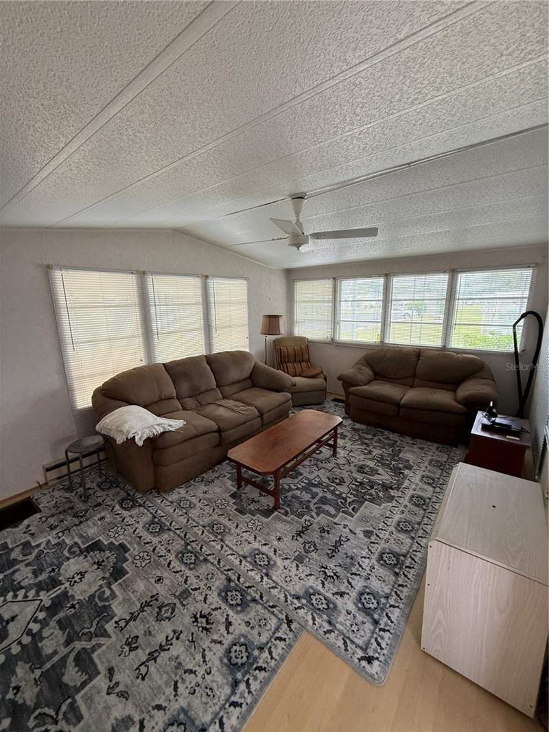 2 bedroom Mobile Home at 7880 54th Avenue #47, Club Chalet Unrec Mhp, St Petersburg — photo 3
