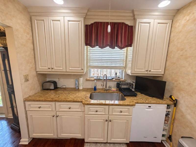 3 bedroom Single Family Residence at 1323 S Shade Avenue, Rustic Lodge 2, Sarasota — photo 4