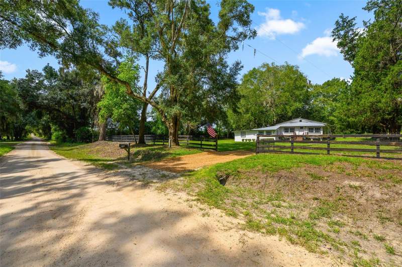 3 bedroom Single Family Residence at 6218 SW 202nd Street, Newberry, Newberry — photo 5