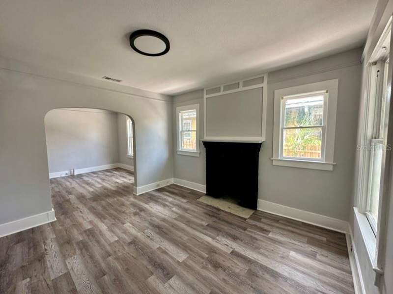8 bedroom Single Family Residence at 1021 E Cayuga Street, Phillip Sub, Tampa — photo 4