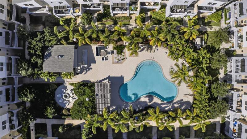 3 bedroom Townhouse at 2526 13th Avenue, Uptown Kenwood, St Petersburg — photo 2