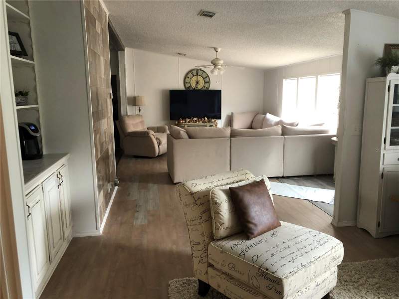4 bedroom Manufactured Home at 265 W McClendon St, Na, Lady Lake — photo 4