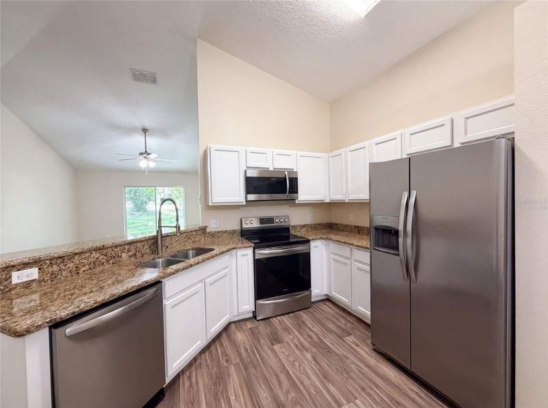 3 bedroom Single Family Residence at 33137 Irongate Drive, Stonegate At Silver Lake Sub, Leesburg — photo 2