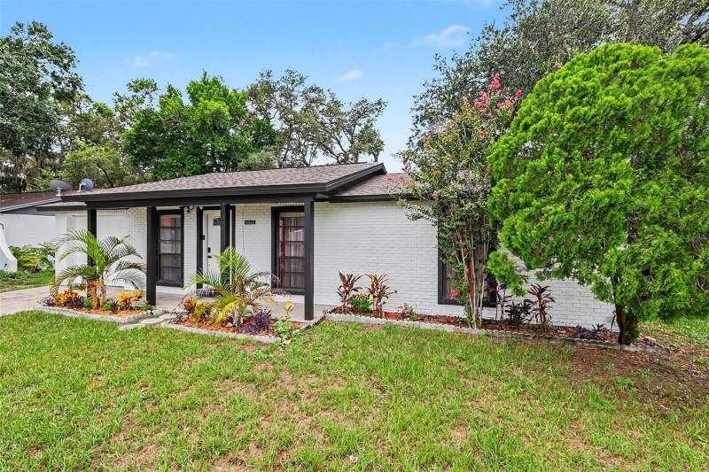 3 bedroom Single Family Residence at 8253 Greenleaf Circle, Townn Country Park Unit 61, Tampa — photo 2