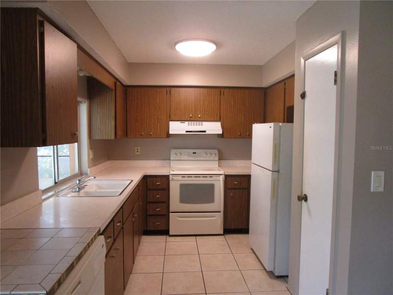3 bedroom Single Family Residence at 10215 Hayward Road, Spring Hill, Spring Hill — photo 2