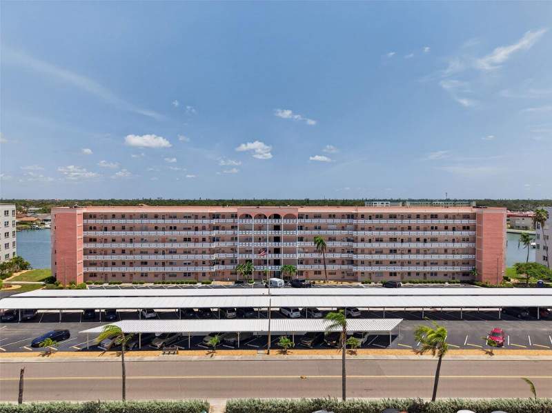 2 bedroom Condominium at 6025 Shore Boulevard #602, Town Shores Of Gulfport, Gulfport — photo 2