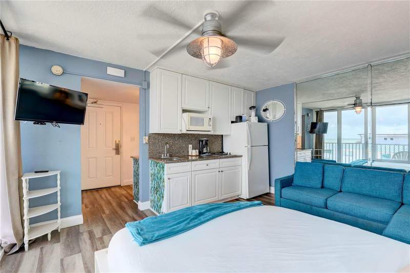 0 bedroom Condo - Hotel at 9980 Gulf Boulevard #522, Island Inn Condo, Treasure Island — photo 4