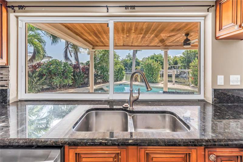 4 bedroom Single Family Residence at 1820 Tanglewood Drive, Tanglewood Isle Sub, St Petersburg — photo 5