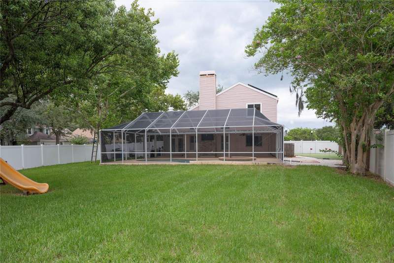 4 bedroom Single Family Residence at 9609 Fredericksburg Road, Meadow Brook Unit 4A Ph 2, Tampa — photo 3