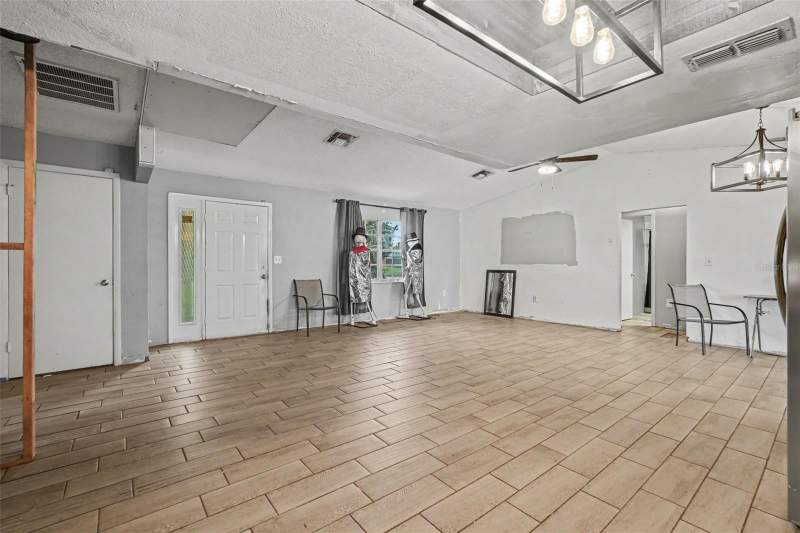 3 bedroom Single Family Residence at 4233 Dristol Avenue, Spring Hill Unit 16, Spring Hill — photo 4