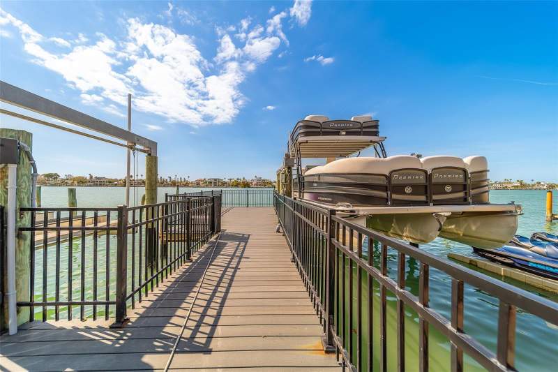 6 bedroom Single Family Residence at 824 Island Way, Island Estates Of Clearwater, Clearwater Beach — photo 3