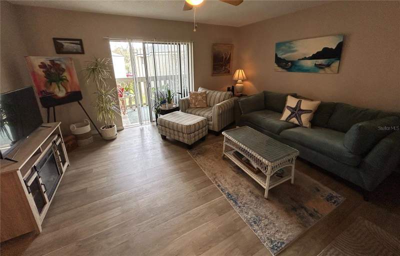 1 bedroom Condominium at 127 SPRINGWOOD CIRCLE #D, SPRINGWOOD VILLAGE, LONGWOOD — photo 3
