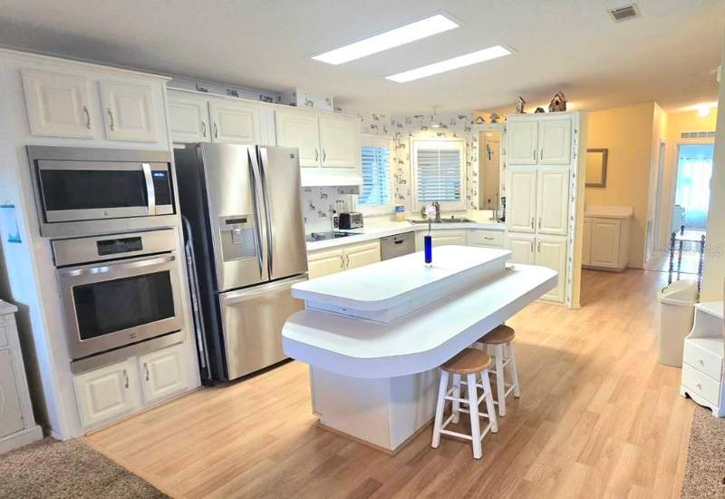 2 bedroom Manufactured Home at 31 Revere Way #23, Lake Tarpon Mobile Home Village, Palm Harbor — photo 4