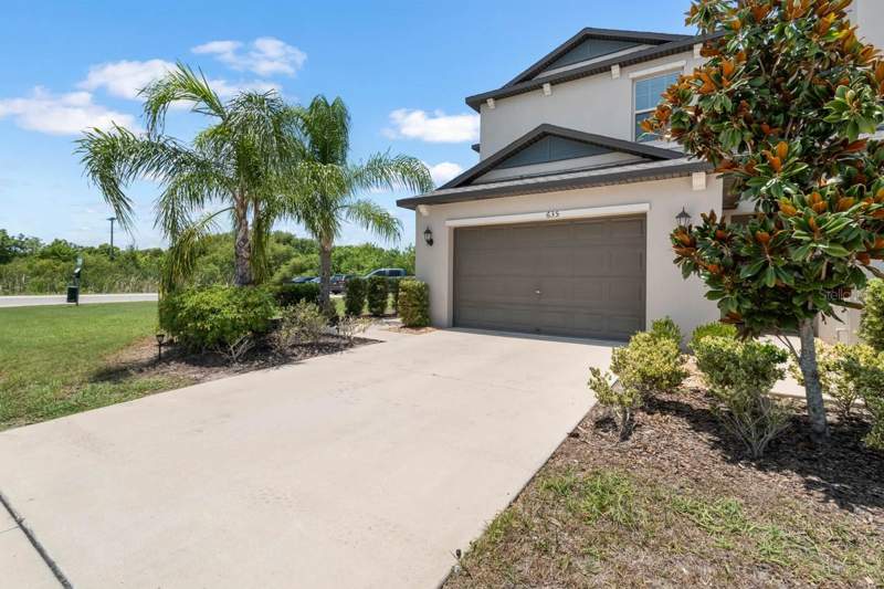 3 bedroom Townhouse at 635 Royal Empress Drive, Glencove At Bay Park, Ruskin — photo 2
