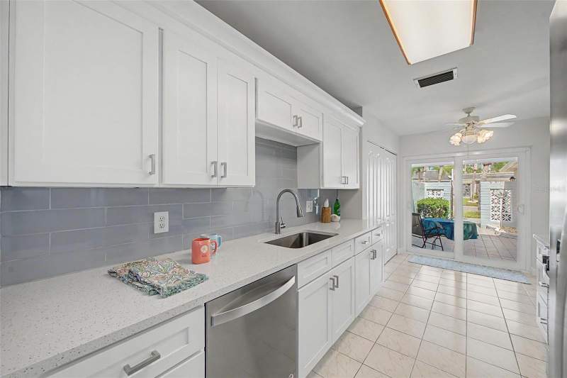2 bedroom Condominium at 144 Boca Ciega Point Boulevard, Boca Ciega Point East, St Petersburg — photo 5