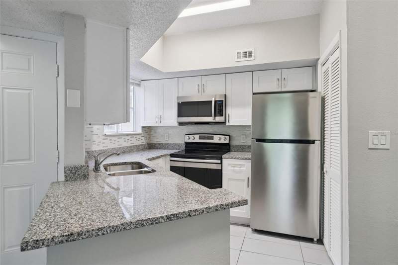 2 bedroom Condominium at 1948 Lake Atriums Circle #124, Plaza/Millenium, Orlando — photo 5