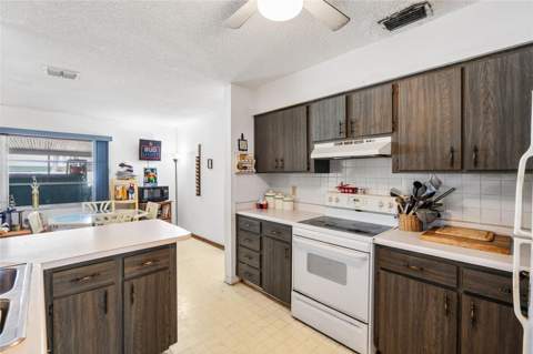 4709 Travertine Drive, Tampa FL - photo 8 of 26