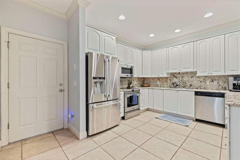 3 bedroom Townhouse at 123 Valencia Circle, Villas Of Carillon, St Petersburg — photo 5