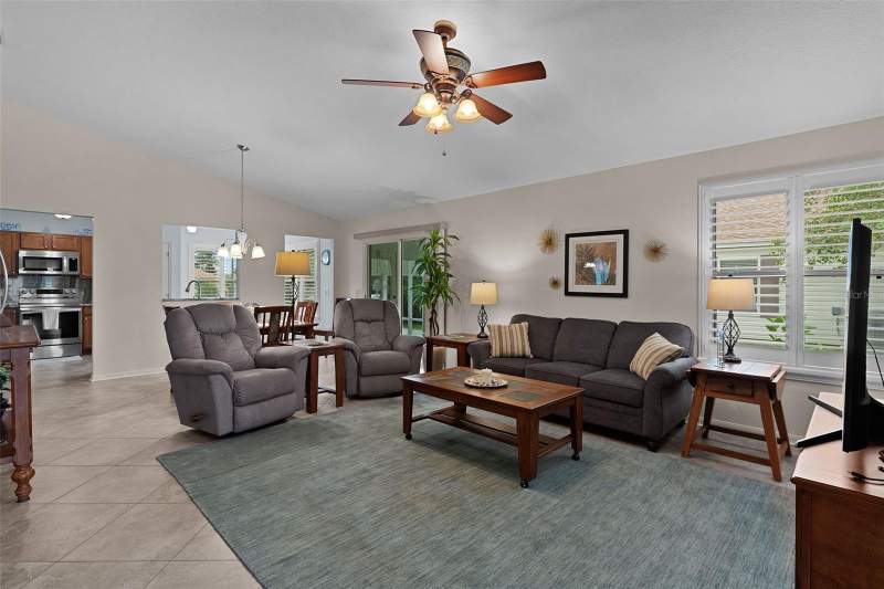 3 bedroom Single Family Residence at 2155 Baldwin Run, Villages Of Sumter, The Villages — photo 4