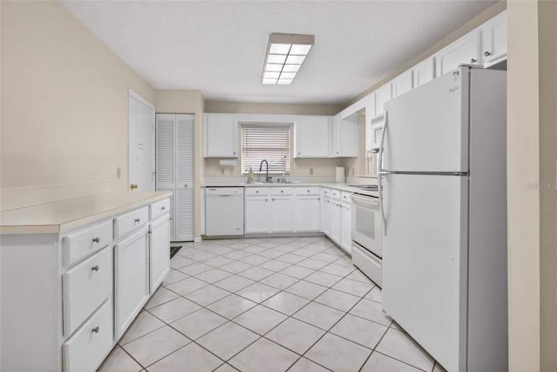 2 bedroom Single Family Residence at 9077 SW 91st Circle, Top/World Ph 01-A Sec 01, Ocala — photo 4