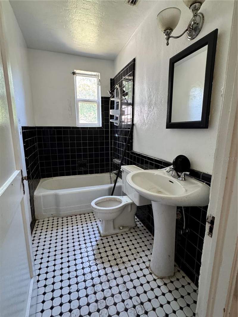 3 bedroom Single Family Residence at 3230 NW 11th Street, Sun Crest, Gainesville — photo 4