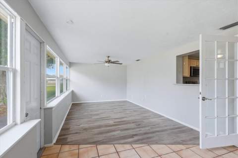 2173 Fiesta Drive, Sarasota FL - photo 6 of 42
