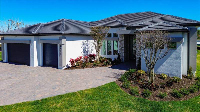4 bedroom Single Family Residence at 2527 Gleason Parkway, Cape Coral, Cape Coral — photo 2