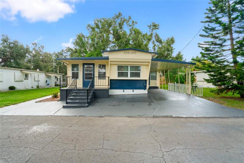 Tropical Mobile Home ParkHomes for Sale in Zephyrhills, FL