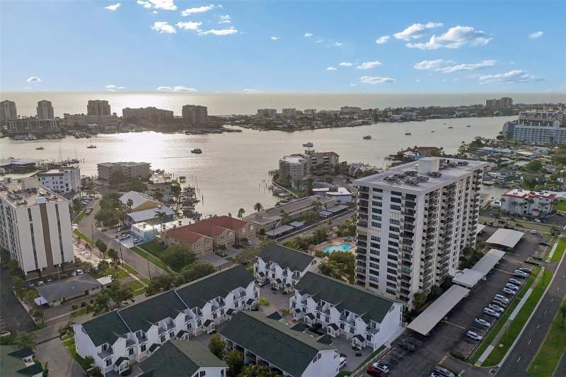 3 bedroom Townhouse at 320 Island Way #304, Cutter Cove Condo, Clearwater Beach — photo 4