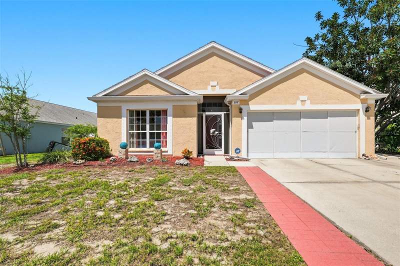 207 LAKEWAY LANE home for sale in Island Walk