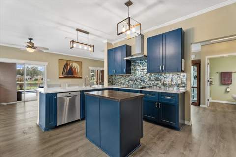 15302 Searobbin Drive, Lakewood Ranch FL - photo 18 of 51