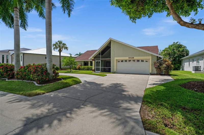 3 bedroom Single Family Residence at 5028 Pelican Boulevard, Cape Coral, Cape Coral — photo 5