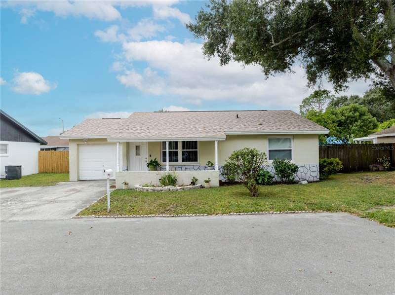 3 bedroom Single Family Residence at 10118 Hunters Point Court, Timberlane Sub Unit 3B, Tampa — photo 2
