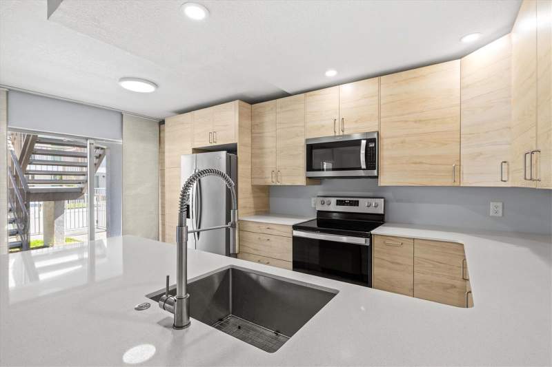 2 bedroom Condominium at 4035 S School Avenue #C5, Oakwood Gardens, Sarasota — photo 5