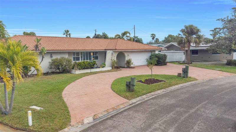 3 bedroom Single Family Residence at 4313 50th Place, Maximo Moorings, St Petersburg — photo 2