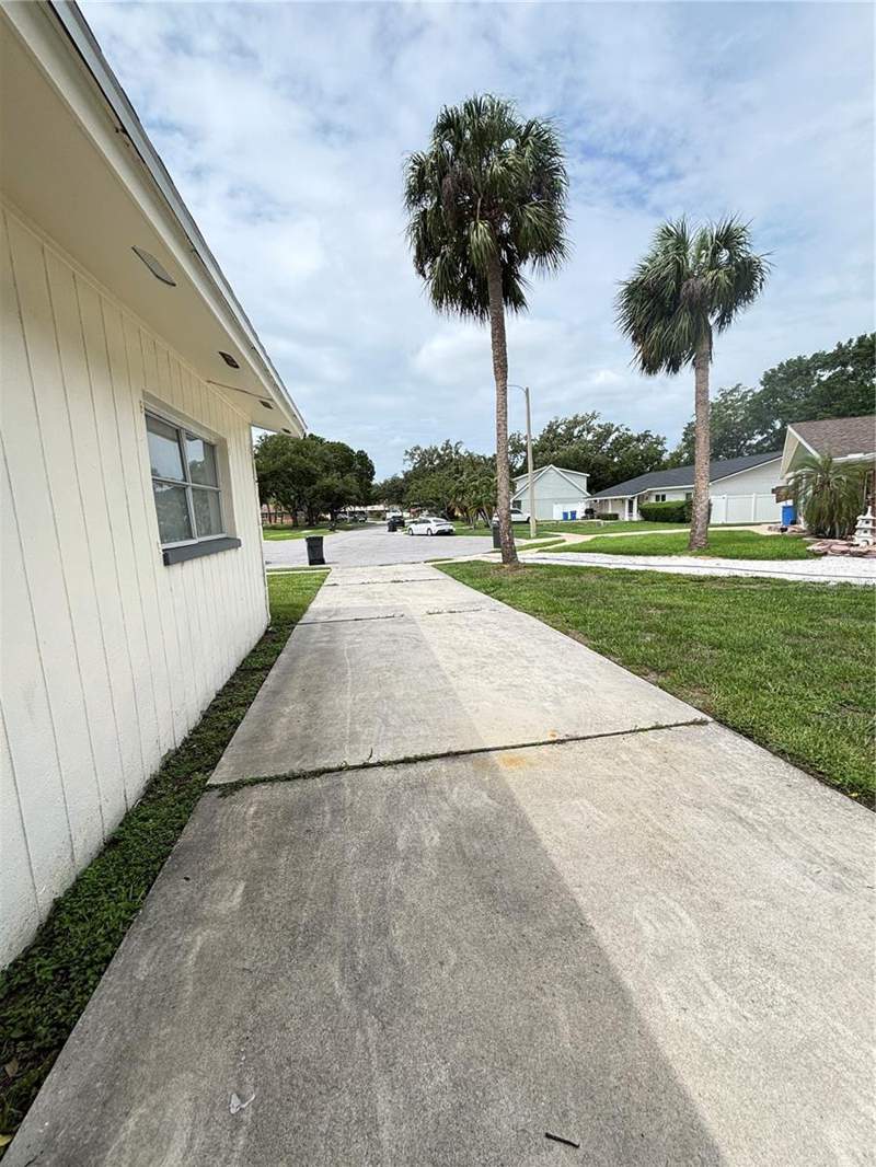 3 bedroom Single Family Residence at 8302 N Flintrock Court, Bay Crest Park Unit 14, Tampa — photo 2