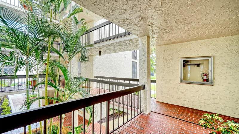 2 bedroom Condominium at 1975 Gulf Of Mexico Drive #G4-203, Seaplace III, Longboat Key — photo 3