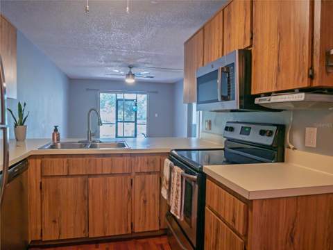 11201 122nd Avenue #105, Largo FL - photo 6 of 39
